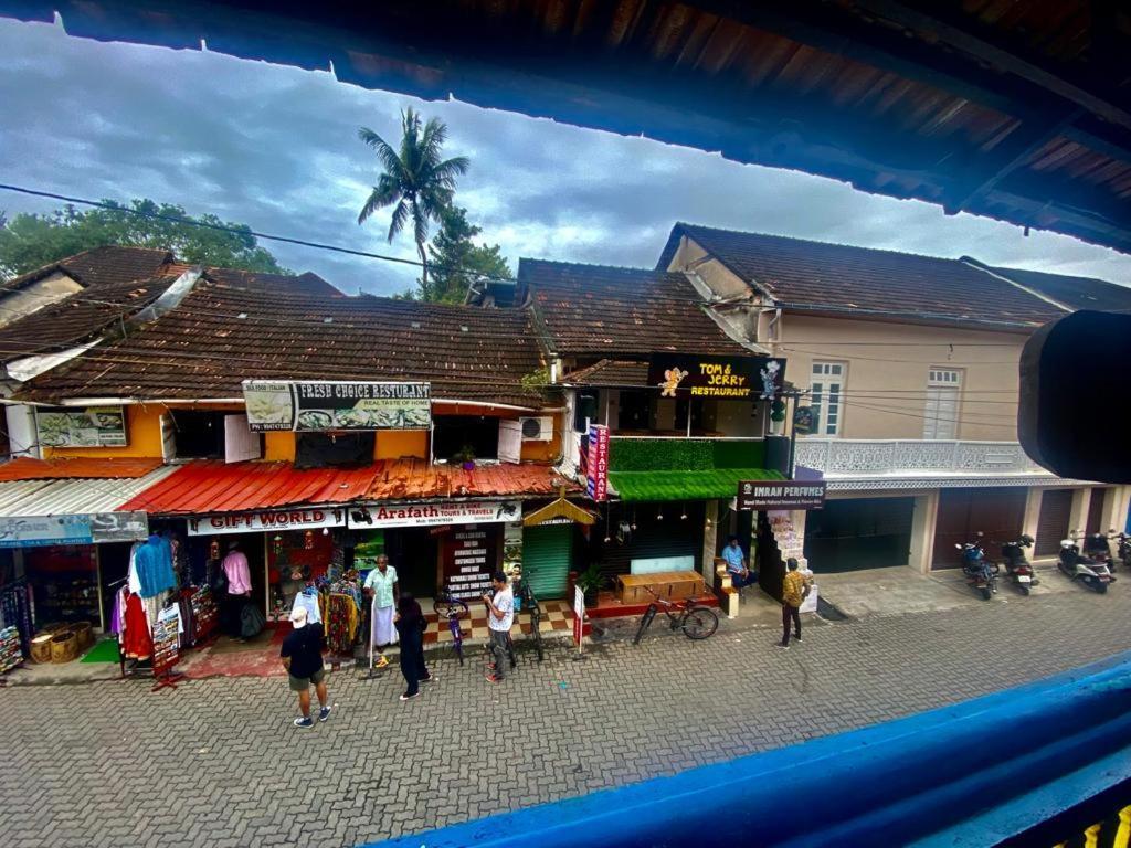 Brisbane Lodge & Hostel Kochi Екстериор снимка